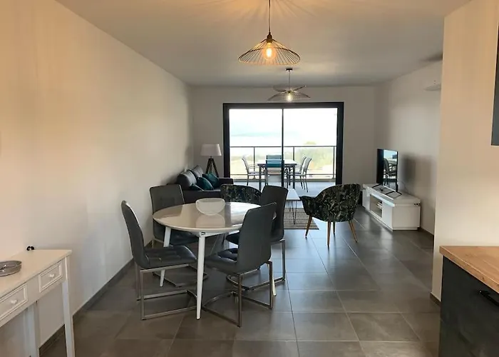 Recent, Confort , Vue Mer, A 5min Apartment *